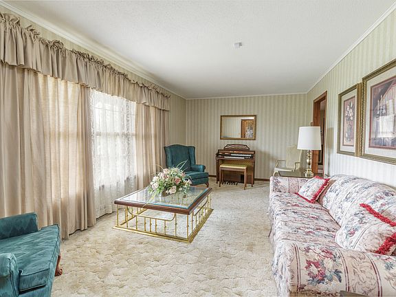 4th image of 6621 Crescent Dr