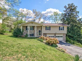 8112 Thornewood Dr, Hixson, TN 37343
