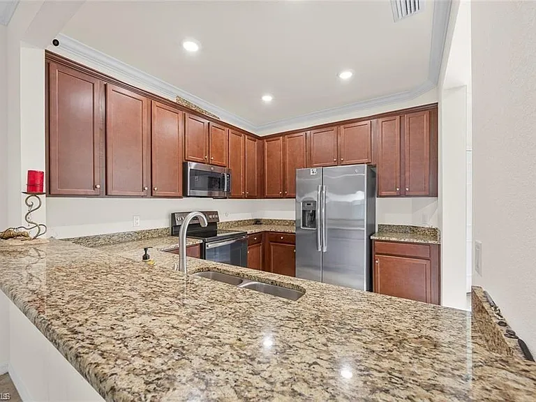 2707 Blossom Way — Photo 7
