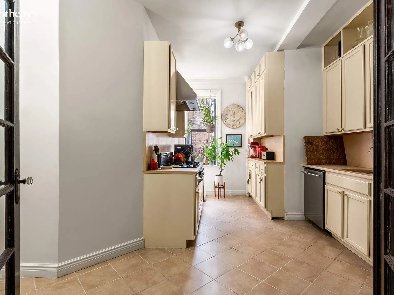 725 Riverside Drive — Photo 4