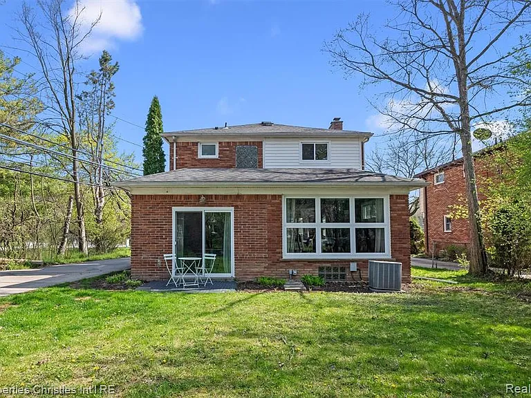 956 Northlawn Blvd — Photo 23