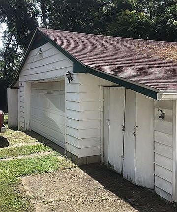 detached 2+ car garage