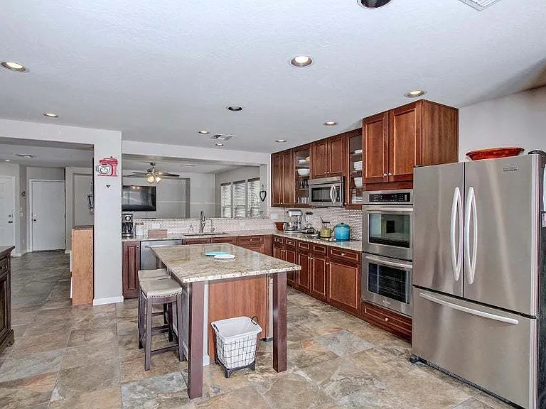 40301 W Peggy Ct — Photo 1