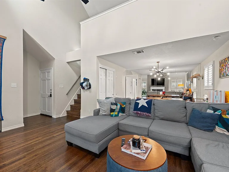 1500 Woodlawn Blvd #304 — Photo 3