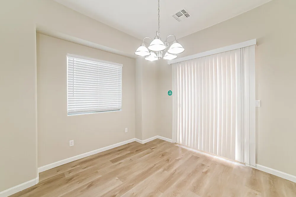 3 bed, 2.5 bath, 1374 sqft, $2,070 — Photo 4