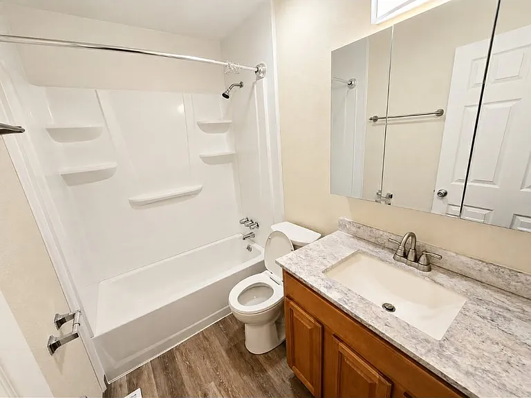 2532 W 3rd St — Photo 14