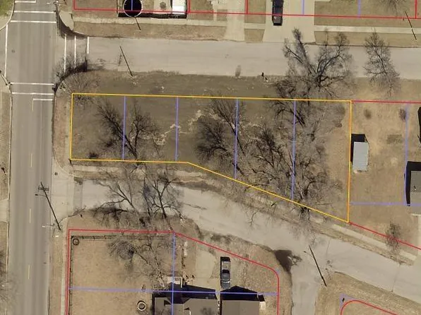 1302 Cedar St, Carter Lake, IA 51510