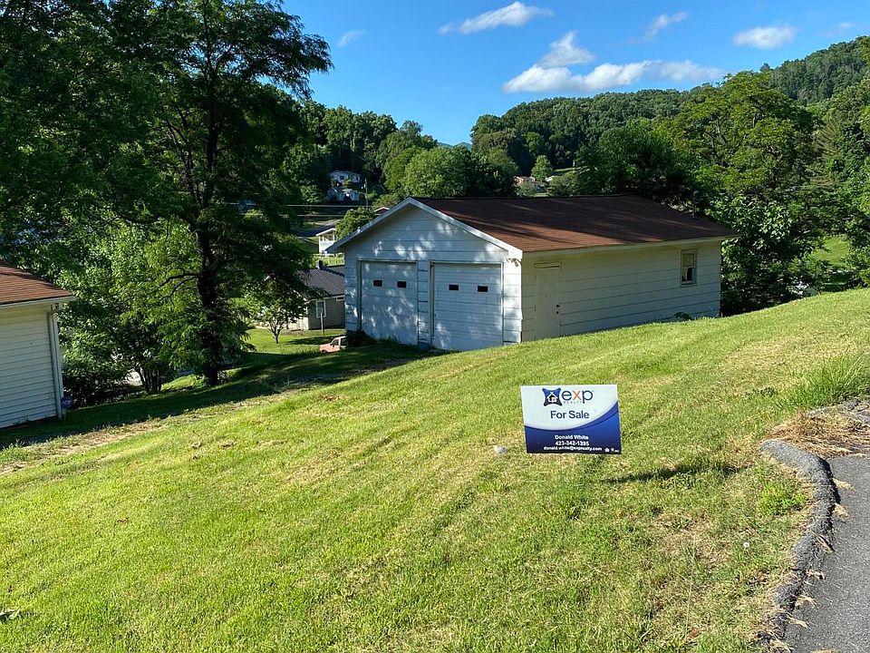 2nd image of 1138 Berry Rd
