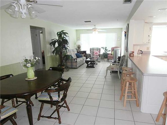 Eat In Area in Kitchen Adjacent to Family Room