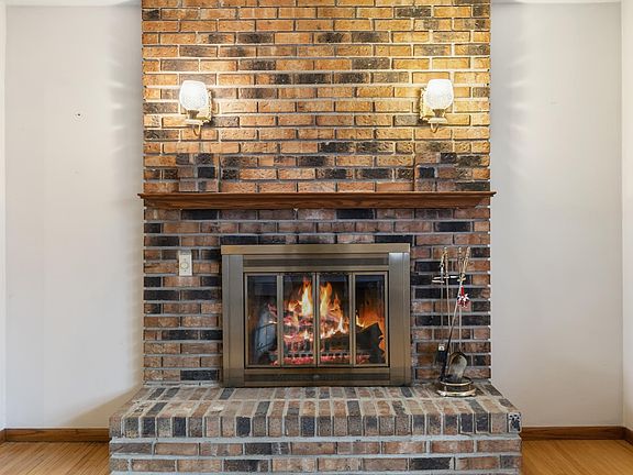 3rd image of 7676 Bacon Dr NE