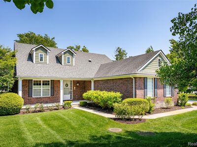 13718 Forest Ridge Cir, South Lyon, MI, 48178