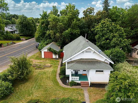 3rd image of 884 Pleasant Street