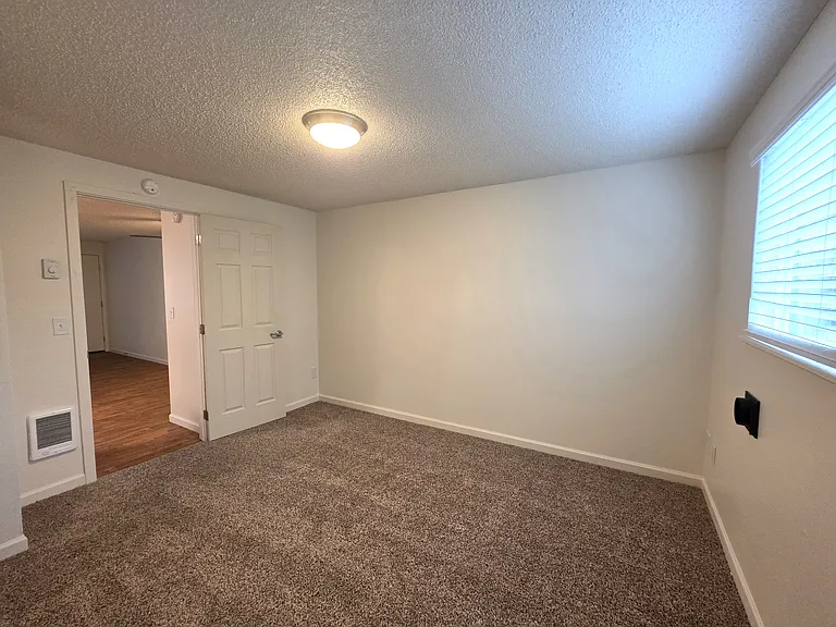 1x1 544sqft- Bedroom