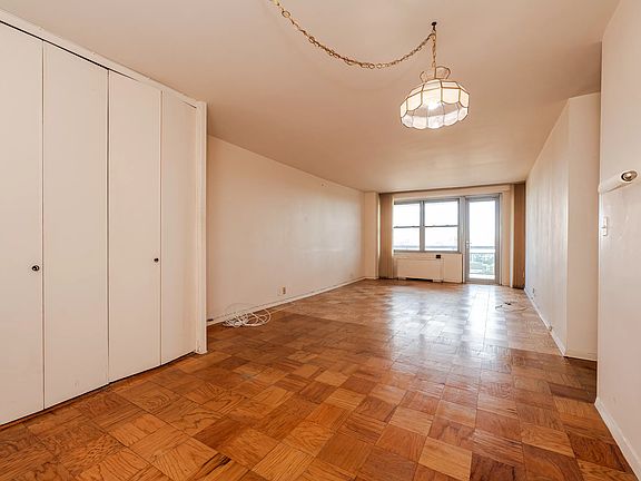 3rd image of 70-25 Yellowstone Blvd APT 21G