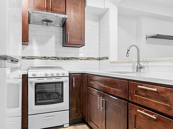 3rd image of 487 14th St #1