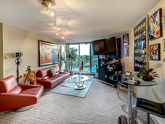 5th image of 1100 106th Ave NE APT 705
