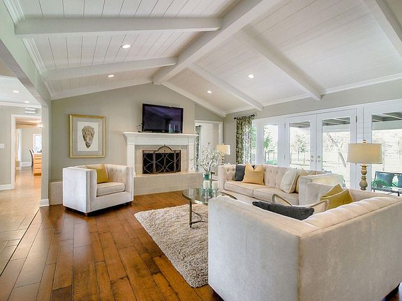 4th image of 1215 Chateau Dr