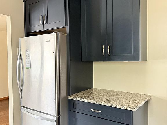5th image of 109 Barnard St