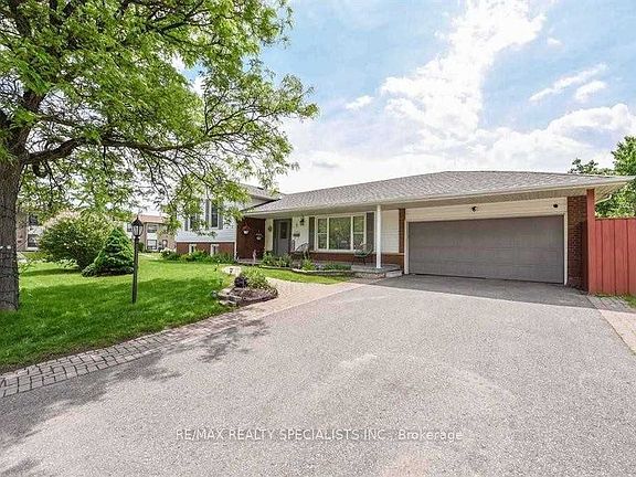 4th image of 2 Marchbank Cres