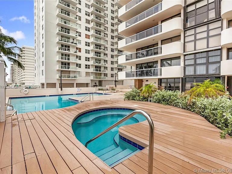 5757 Collins Ave #1003 — Photo 8