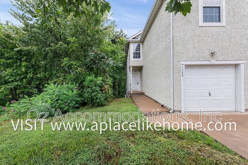 3 bed, 3.5 bath, 1600 sqft, $1,495 — Photo 2