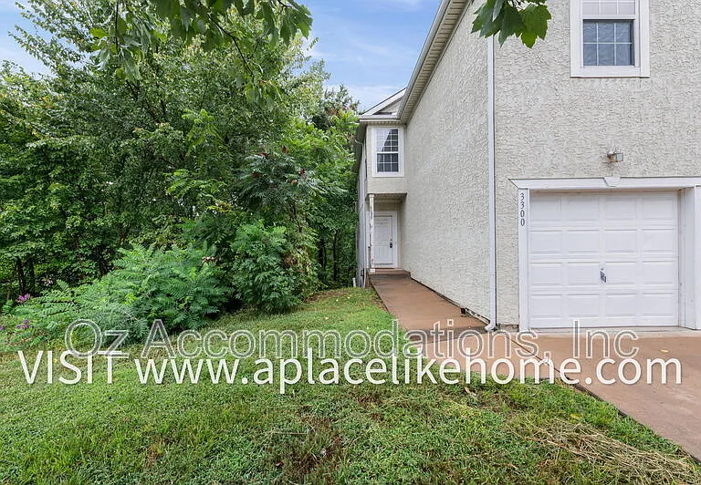 3300 N 103rd Pl — Photo 2