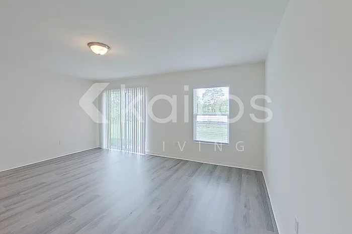 1128 Hayes Ave S — Photo 2
