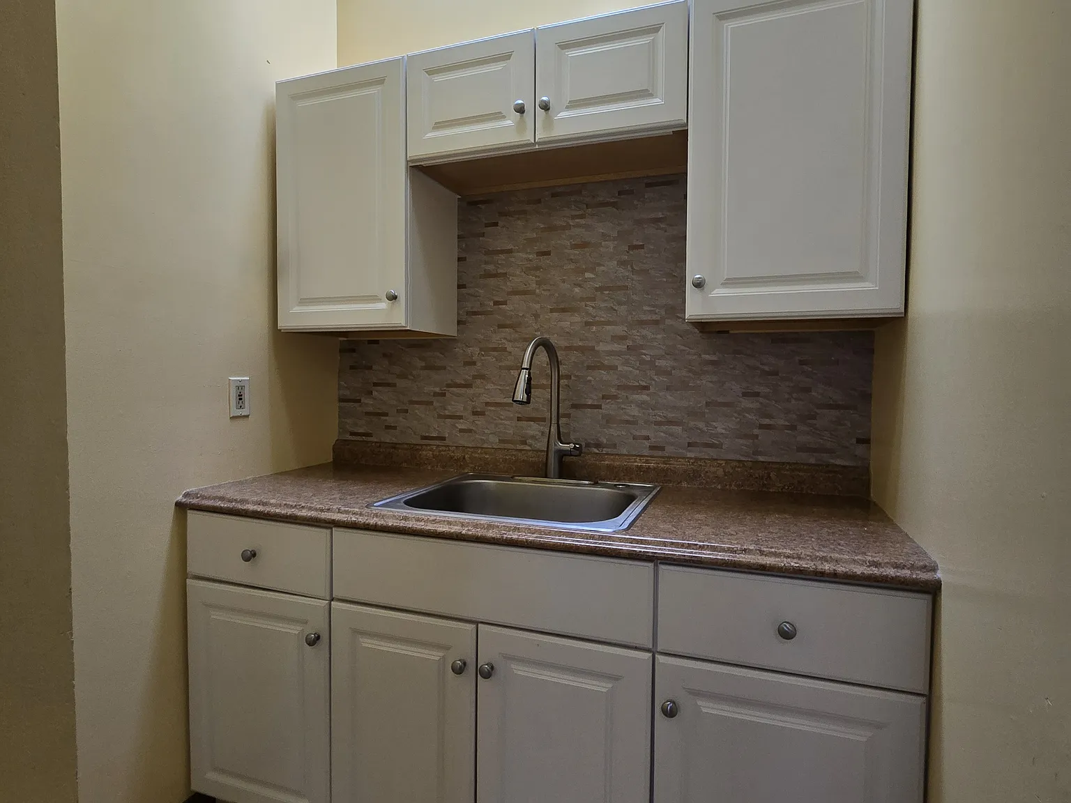 2 bed, 900 sqft, $1,490 — Photo 2