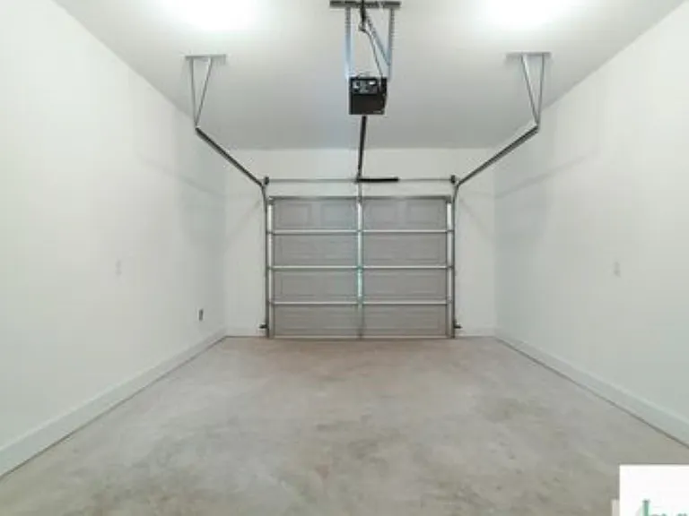 100 Walker Ct — Photo 12