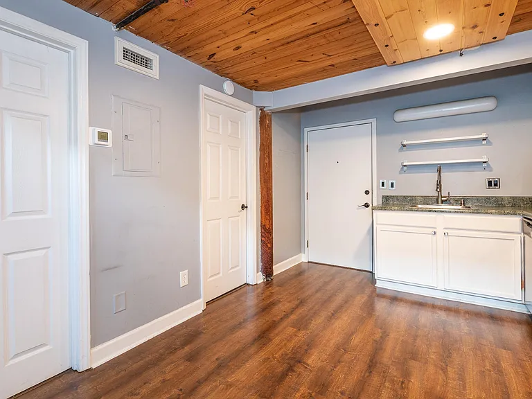 201 S Hoskins Rd #216 — Photo 8