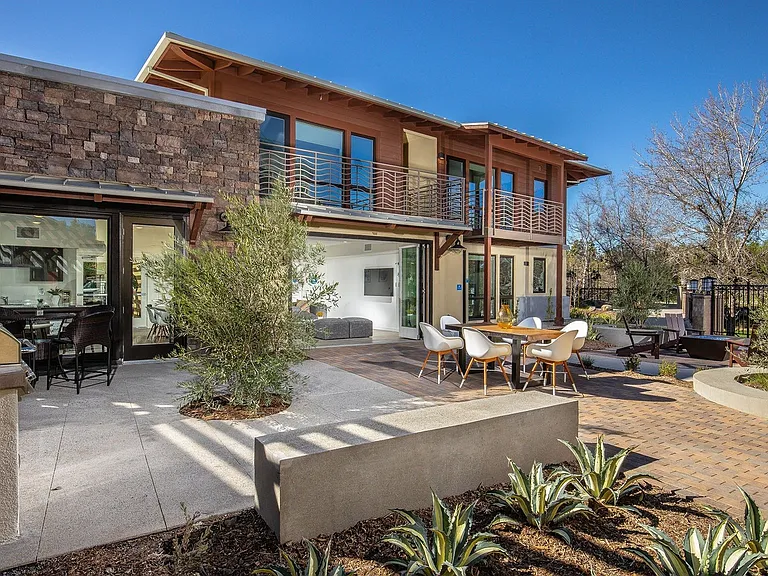 Creekside Apartments — Photo 12