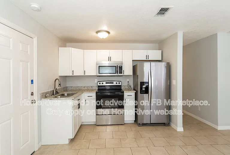 705 W 9th St — Photo 6