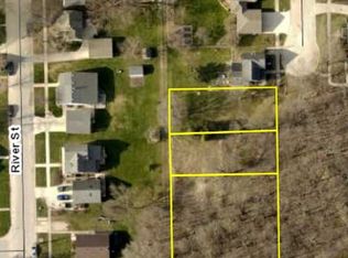 909 Maple Ave, Decorah, IA 52101