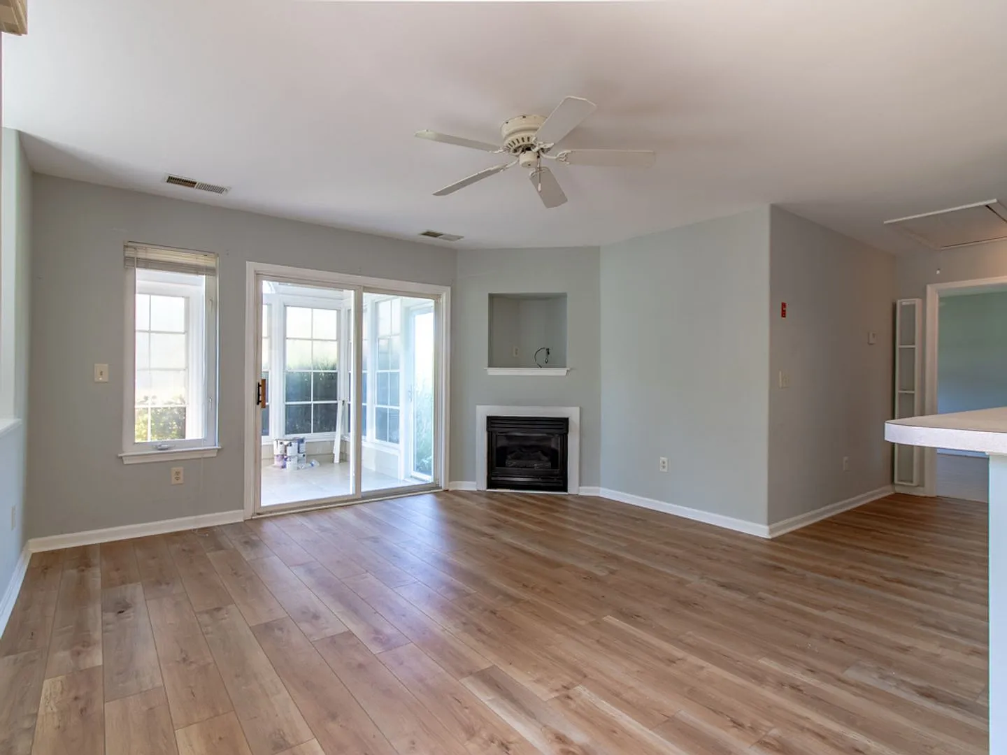 Bright & Spacious One-Level Home in Plantations East — Photo 2