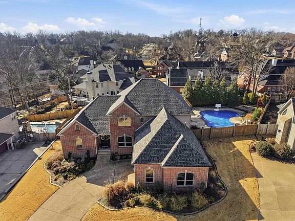 2nd image of 104 Village Creek Ct