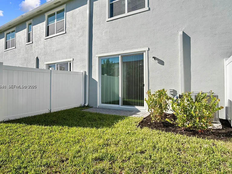 204 SE Woodbark St #204 — Photo 13