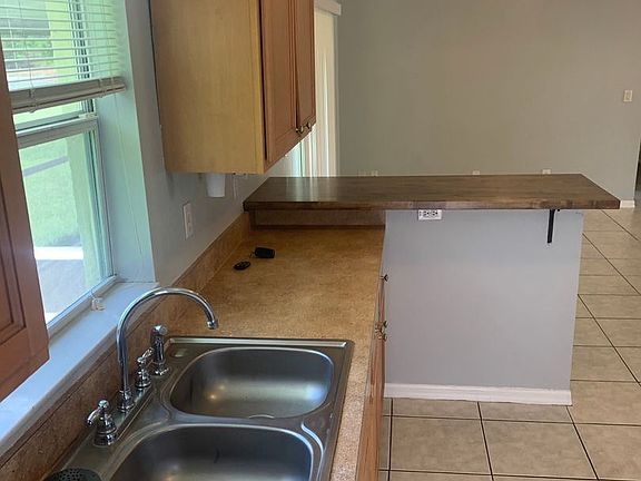 5th image of 3865 Hollycrest St
