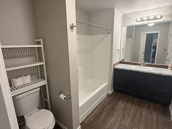 5th image of 1480 SE Cole Rd APT C