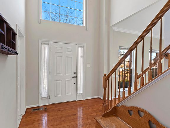 3rd image of 42825 Crowfoot Ct