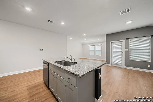 1080 Amble Oak — Photo 5