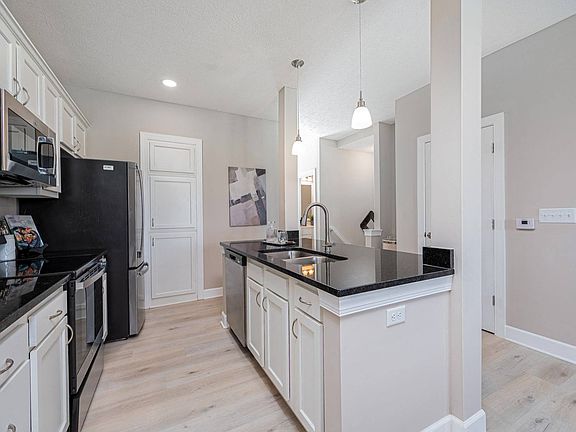 3rd image of 3823 Lincoln Ave #3697GD