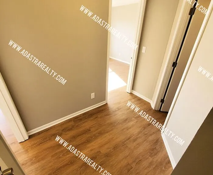 121 Ames St — Photo 10