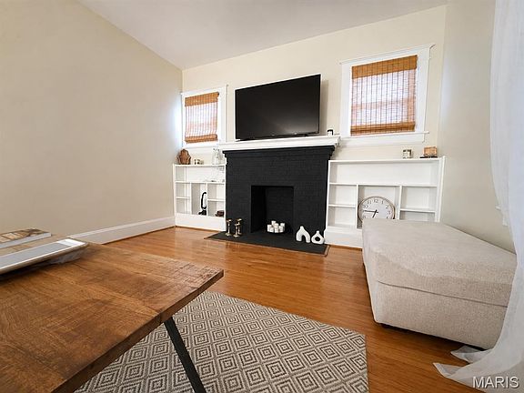 3rd image of 2320 Sanford Ave