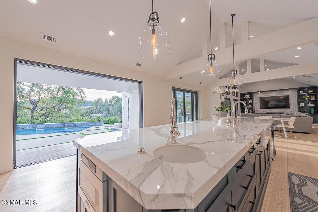 1000 Lakeview Canyon Rd