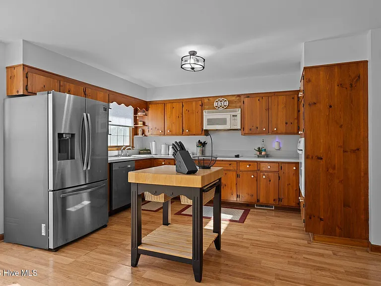 180 Wallace Rd — Photo 12