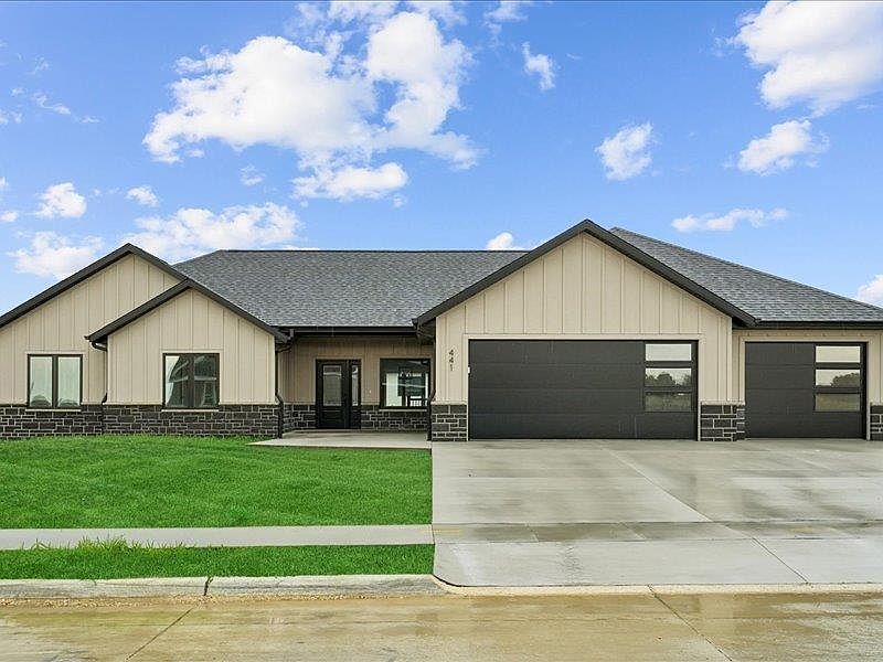 1st image of 441 Gavin Cir