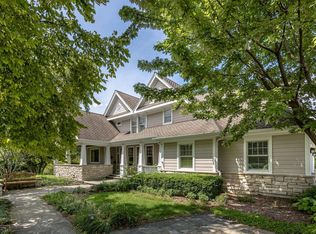 7N230 Barb Hill Dr, St Charles, IL 60175