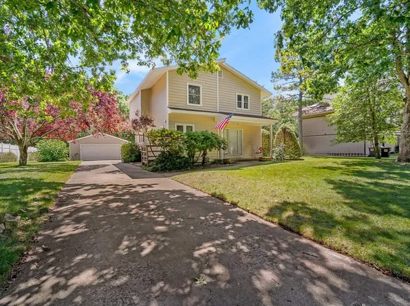 65 S Lisa Dr, Egg Harbor City, NJ 08215