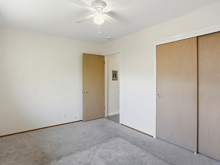 2105 Royal Dr #1 — Photo 31