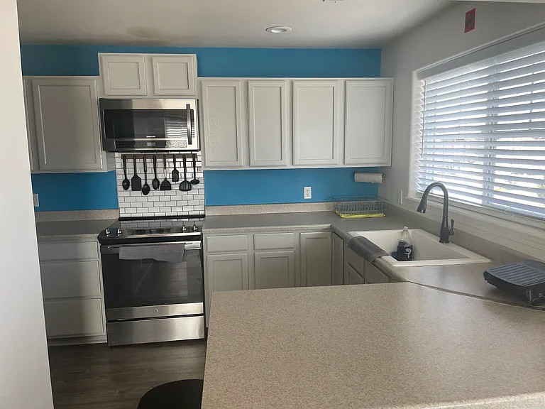 1094 Longbow Ln #E — Photo 5